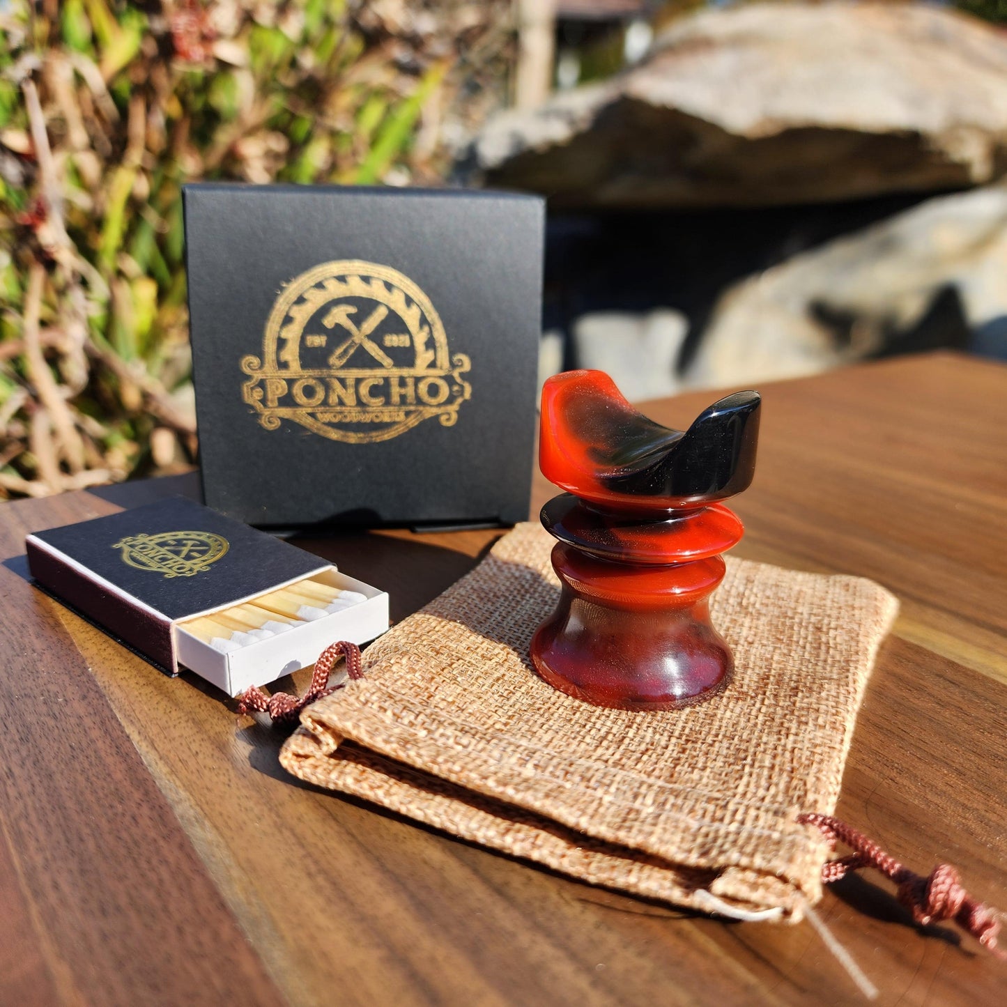 Red and Black Cigar Rest